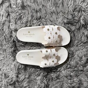 NWOT Kate Spade Daisy Pool Slides